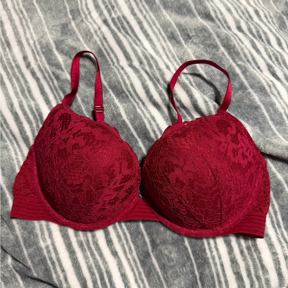 ❣️❄️Victoria's Secret Red Lace Bra
